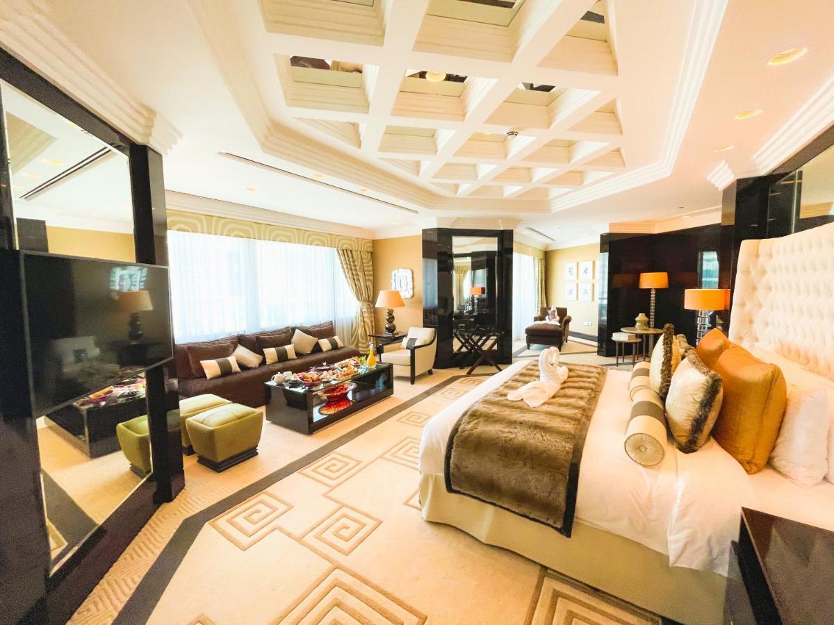 Hotel Mövenpick Grand Al Bustan Dubai Exterior foto A suite at the hotel