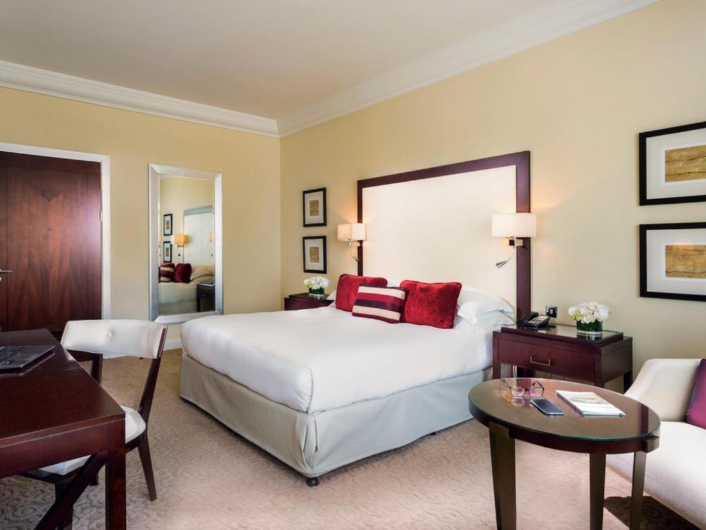 Hotel Mövenpick Grand Al Bustan Dubai Exterior foto A room at the InterContinental London