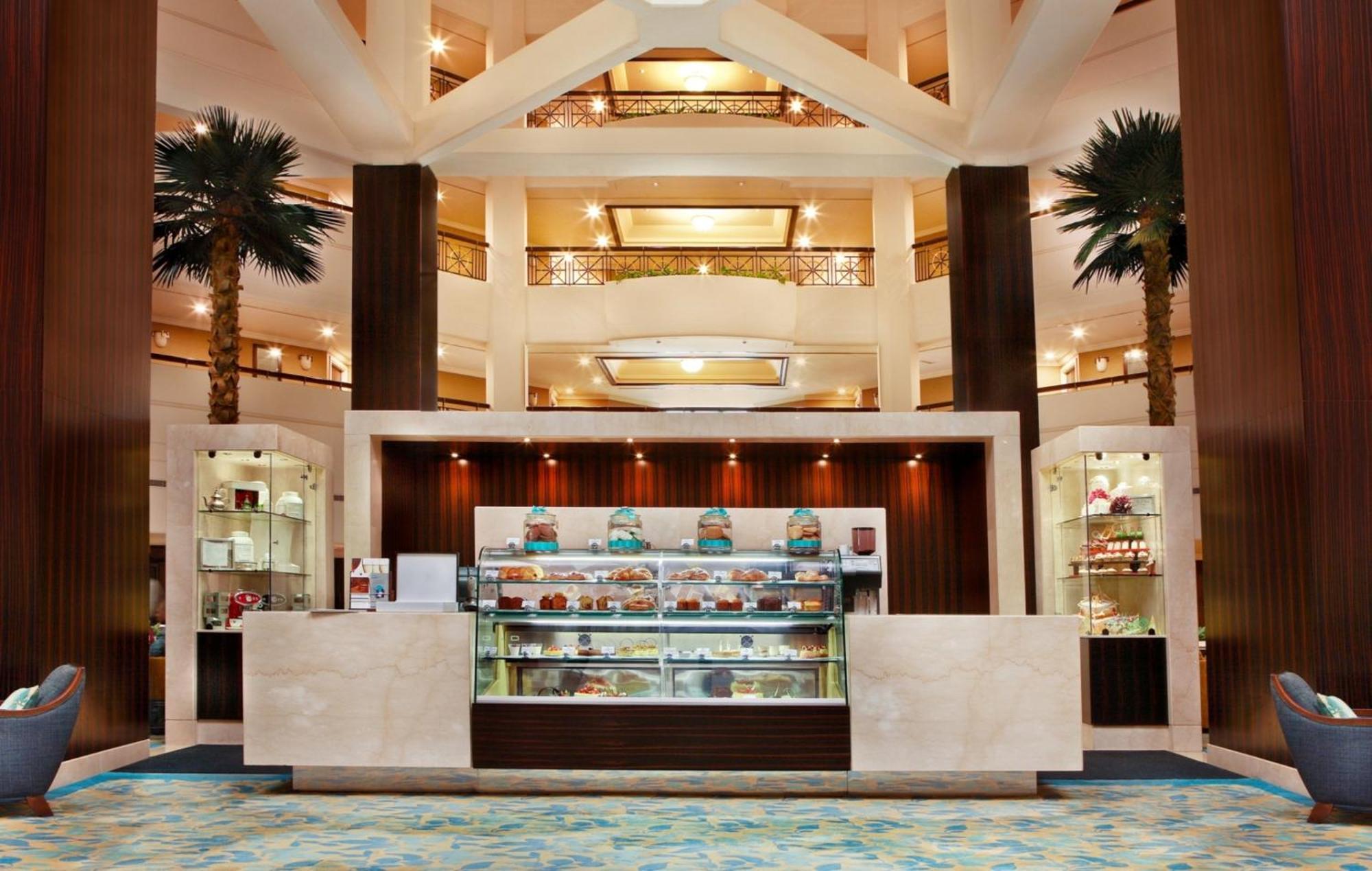 Hotel Mövenpick Grand Al Bustan Dubai Exterior foto The lobby of the hotel