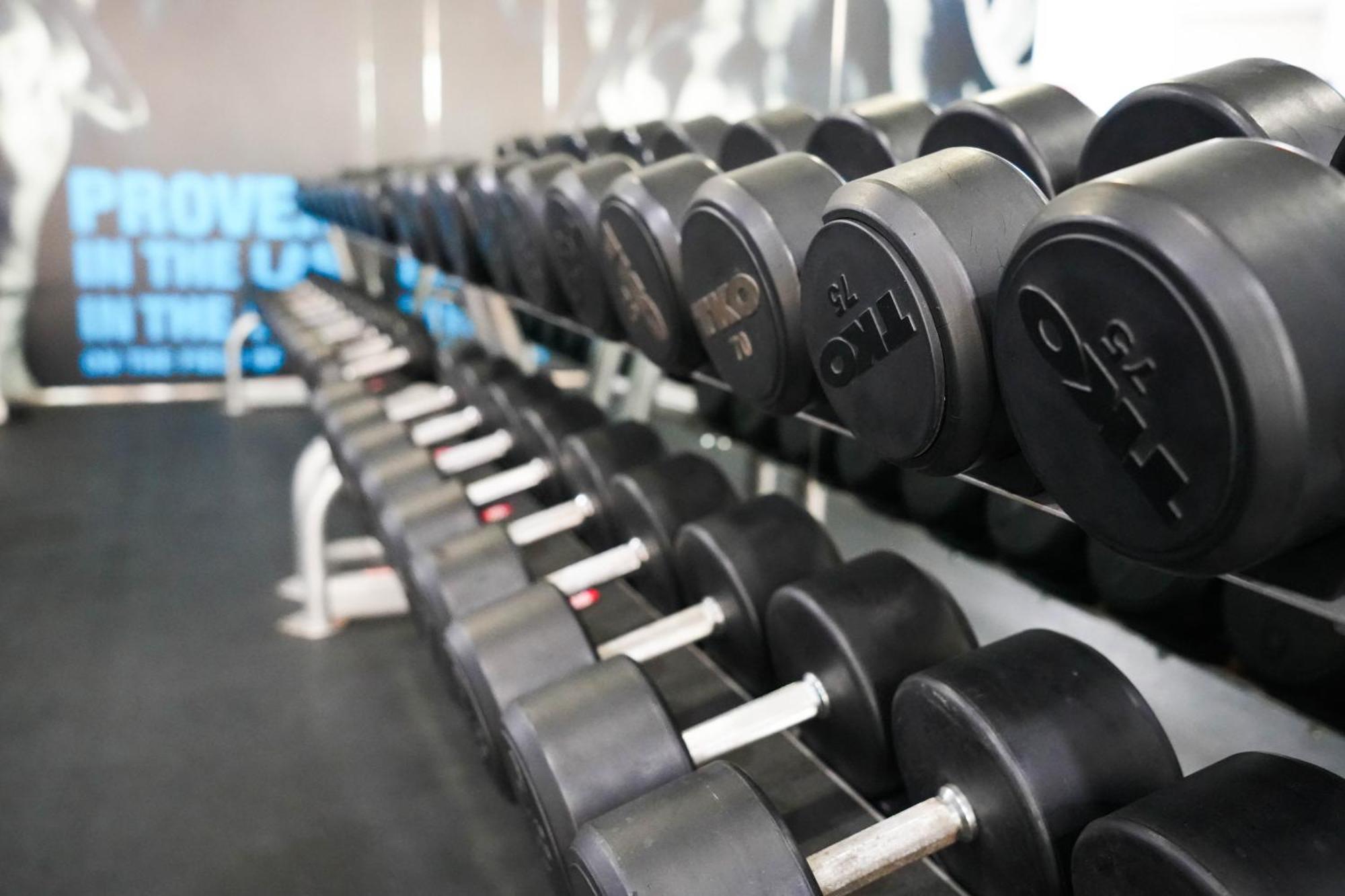 Hotel Mövenpick Grand Al Bustan Dubai Exterior foto Dumbbells on a rack