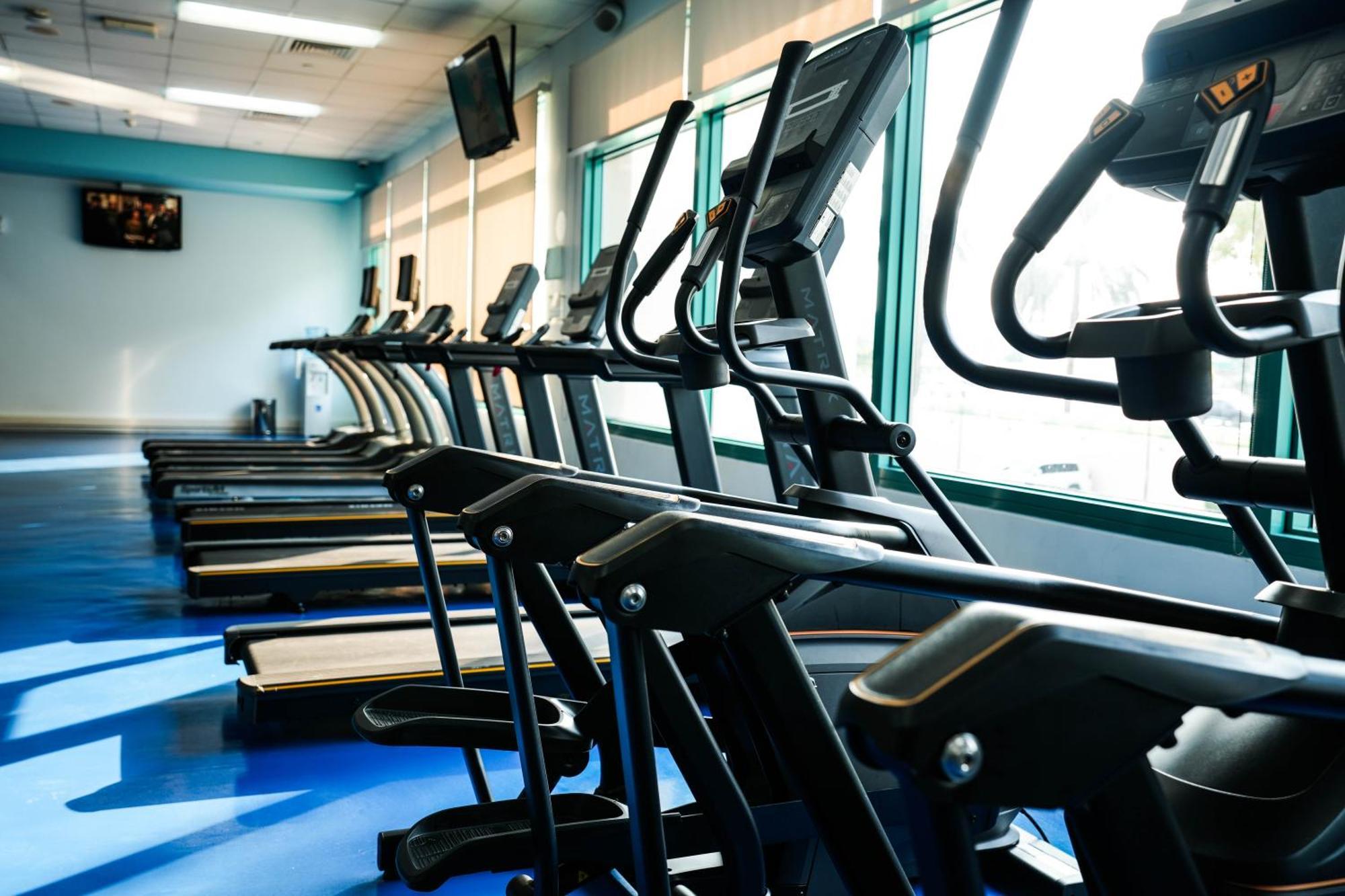 Hotel Mövenpick Grand Al Bustan Dubai Exterior foto The gym at the National Training Centre