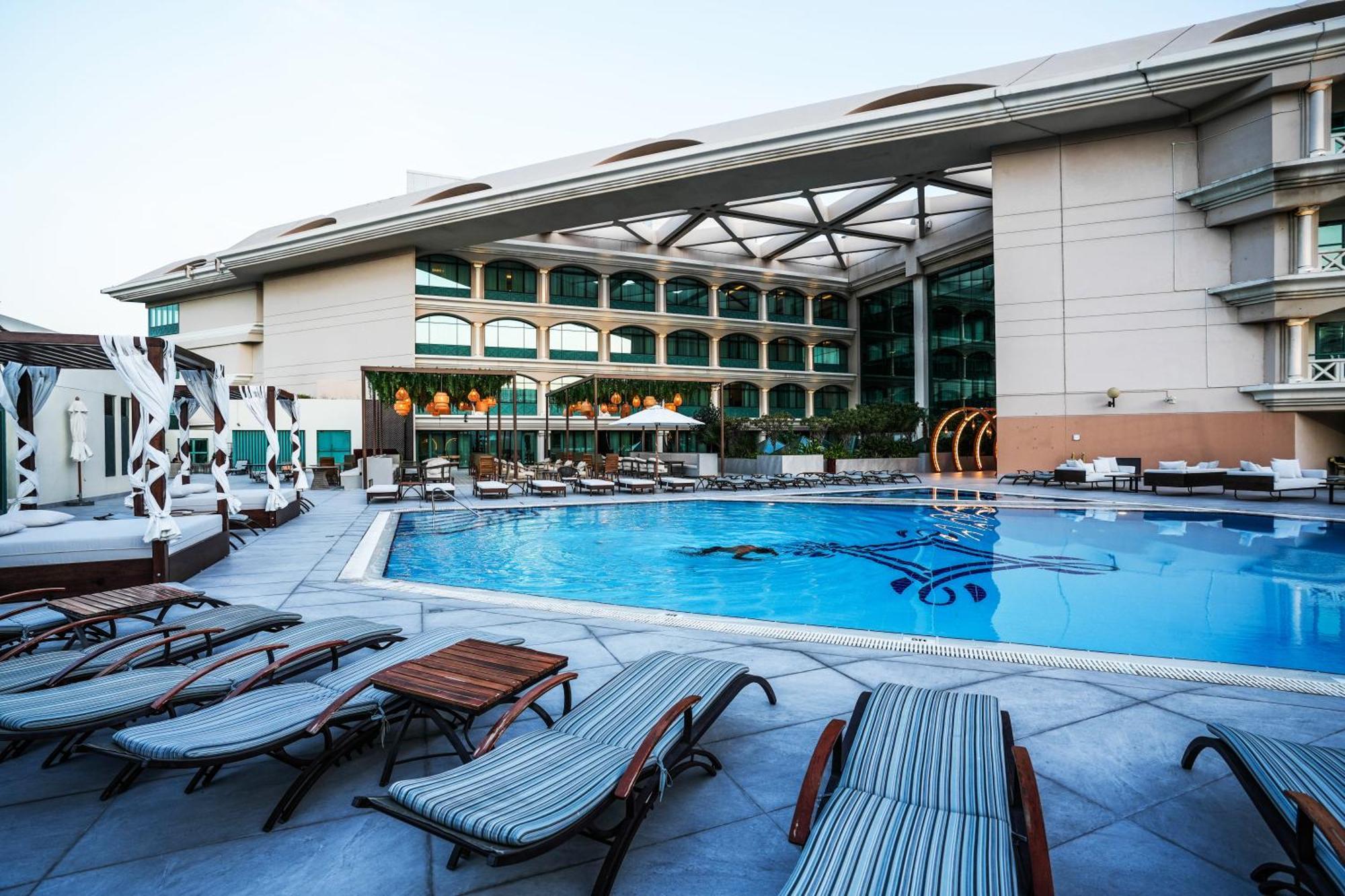 Hotel Mövenpick Grand Al Bustan Dubai Exterior foto The pool at the hotel