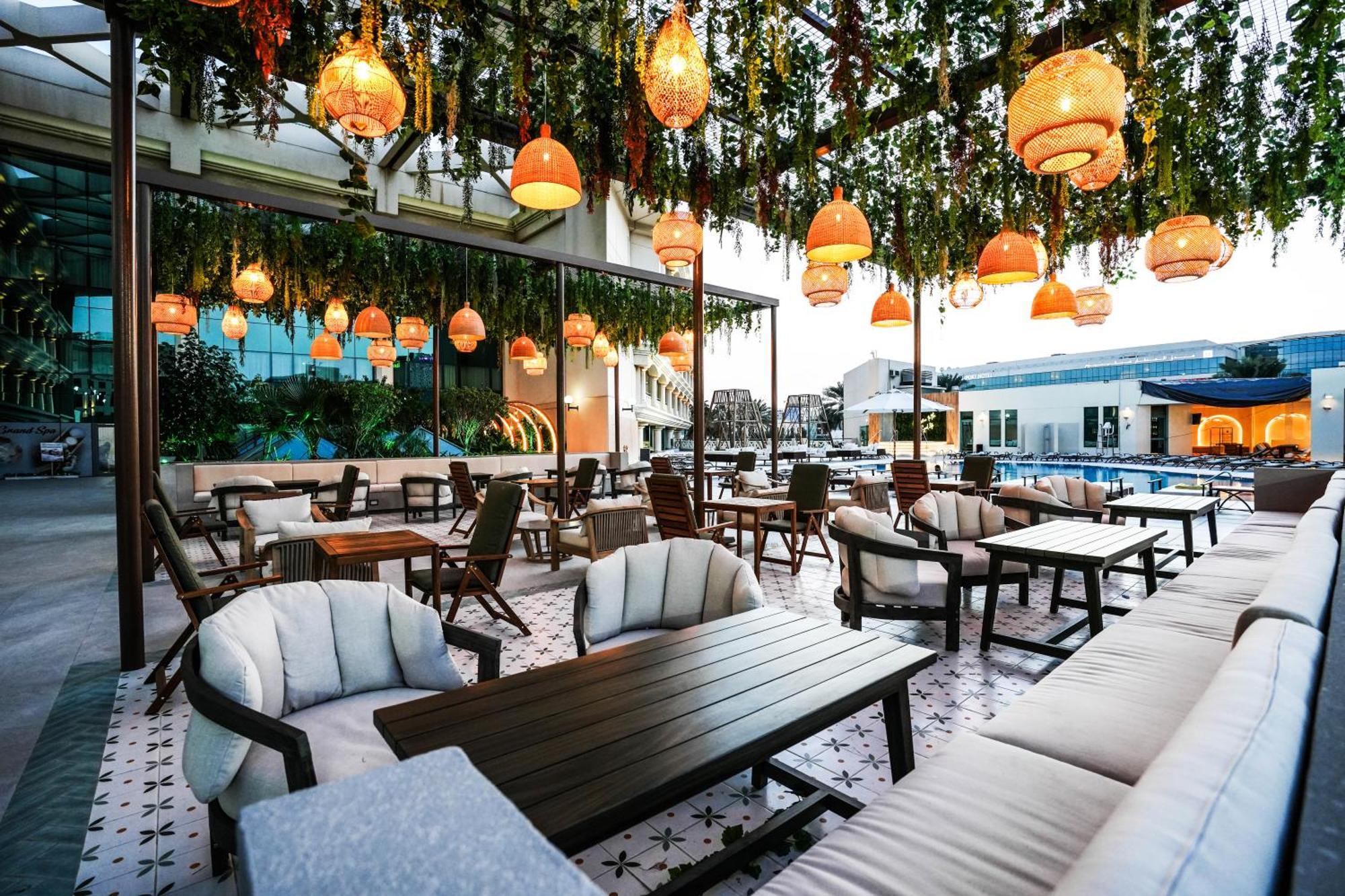 Hotel Mövenpick Grand Al Bustan Dubai Exterior foto The Terrace