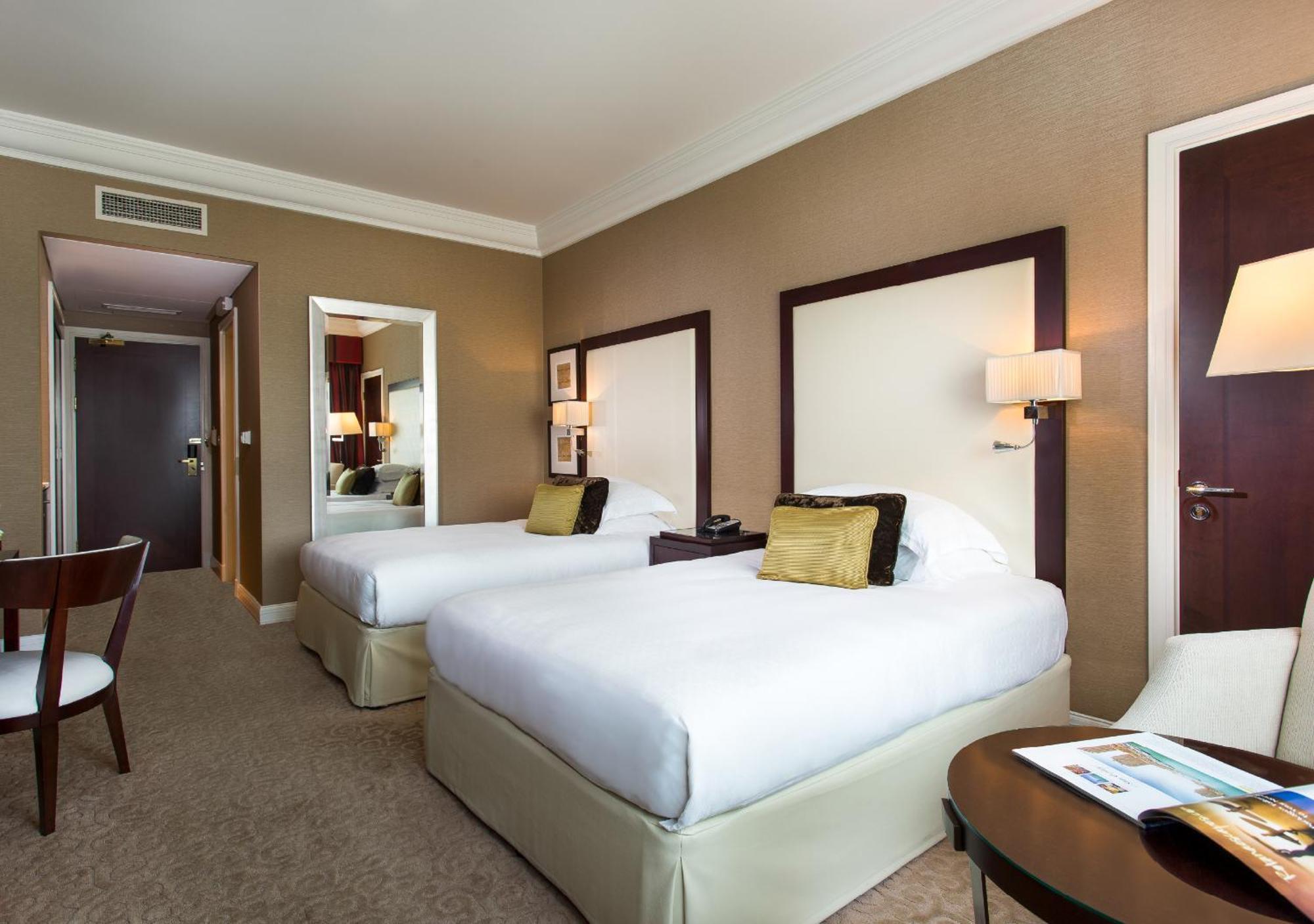 Hotel Mövenpick Grand Al Bustan Dubai Exterior foto