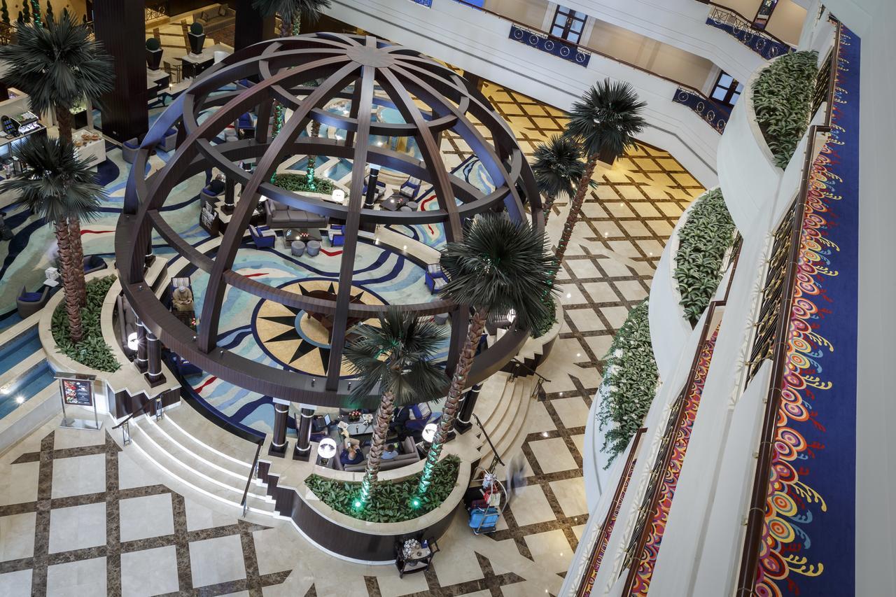 Hotel Mövenpick Grand Al Bustan Dubai Exterior foto The lobby of the hotel