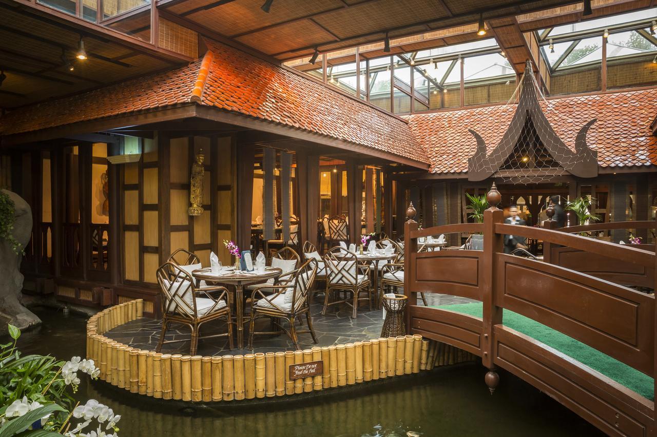 Hotel Mövenpick Grand Al Bustan Dubai Exterior foto The interior of the restaurant