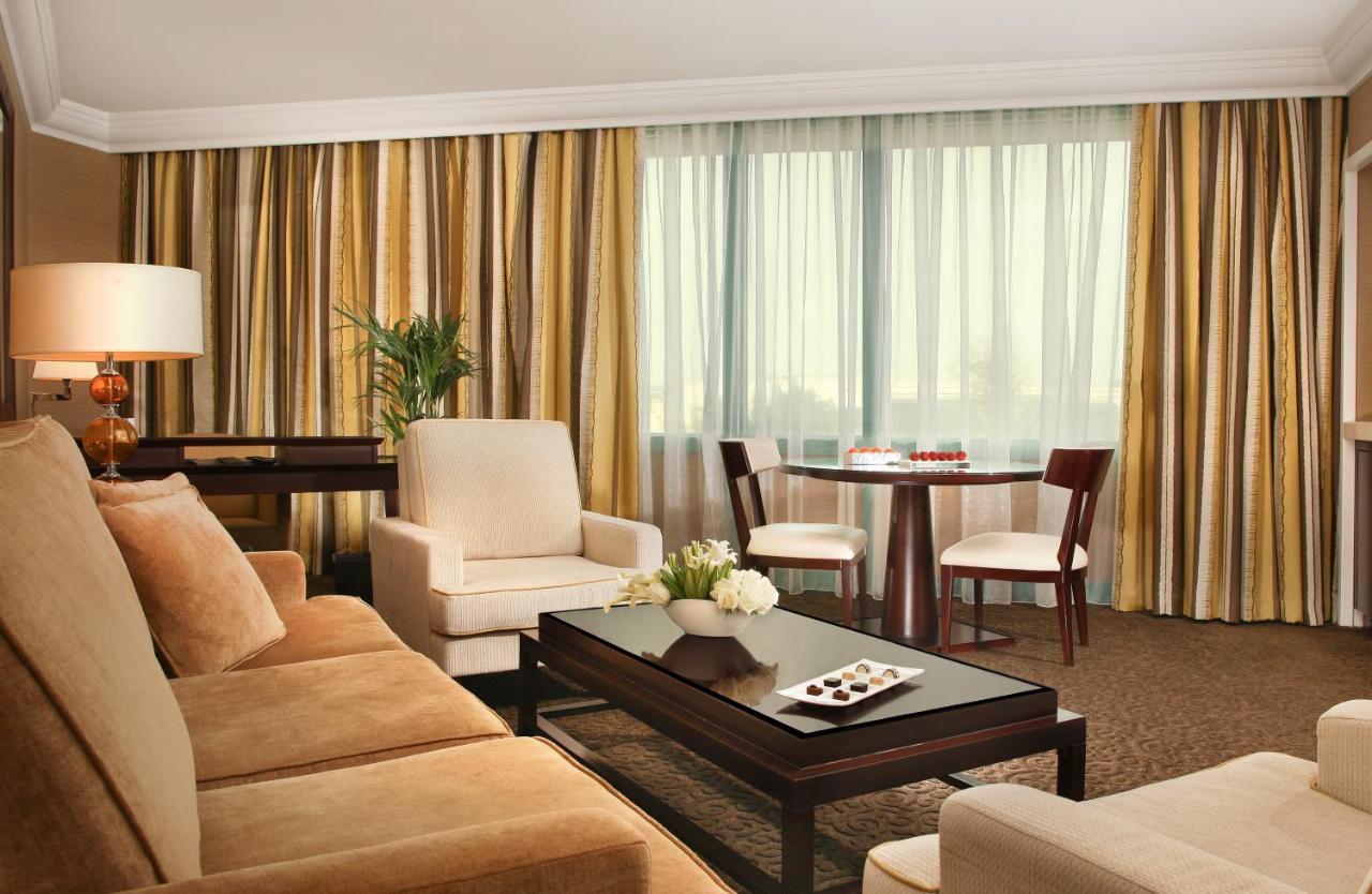 Hotel Mövenpick Grand Al Bustan Dubai Exterior foto A suite at the Four Seasons Hotel, Moscow