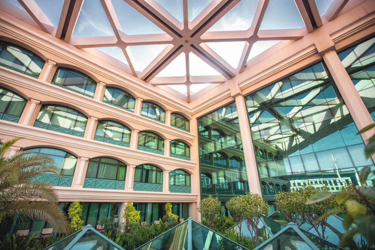 Hotel Mövenpick Grand Al Bustan Dubai Exterior foto The interior of the library